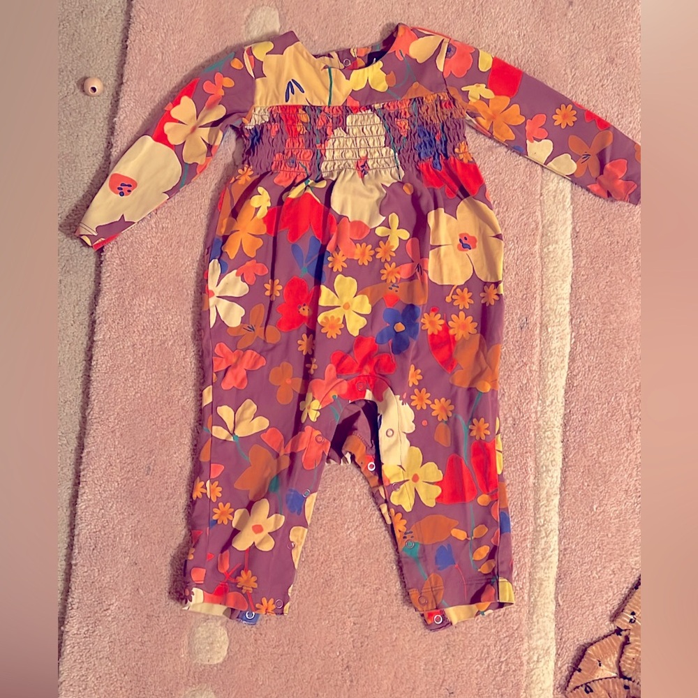 Tea onesie never worn size 9-12 months but could closer to 12-18  months size